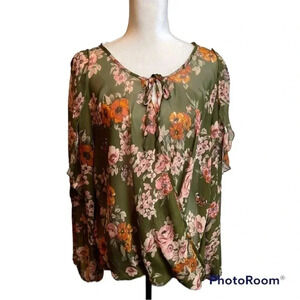 CHARLOTTE Russe floral wrap top